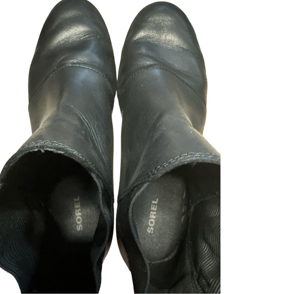 Excellent condition- slip on SOREL Harlow Chelsea black boot. - Picture 6 of 7